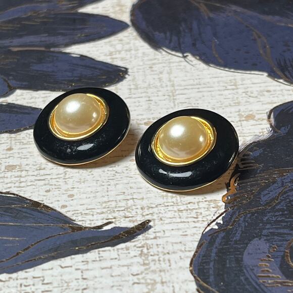 Vintage 90s Faux Pearl, Enamel, and Gold Clip-On Earrings - Picture 2 of 5